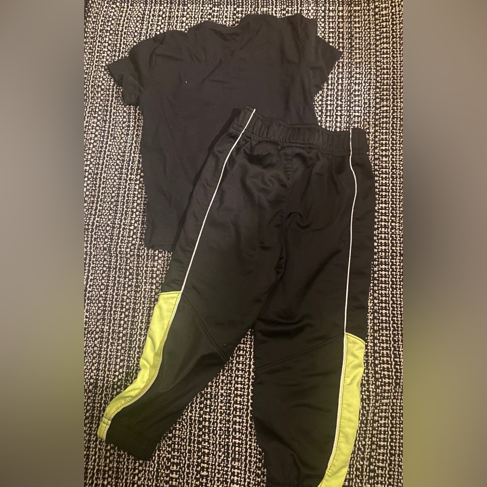 Nike - Picture 2 of 2